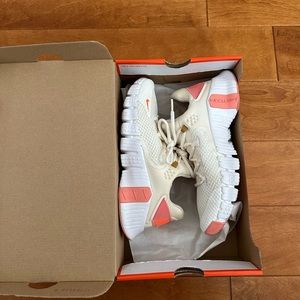 WOMEN NIKE FREE METCON 4